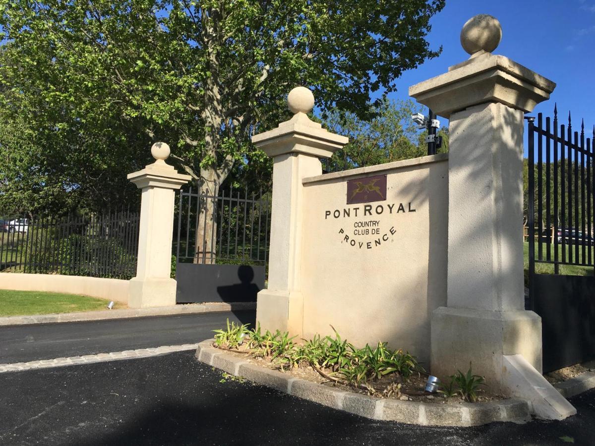 Studio Sur Le Domaine Du Golf De Pont Royal Малмор Екстериор снимка